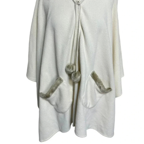 Ivory fleece and tan fake fur OS front zip cape poncho with pom poms‎ & pockets - Picture 4 of 7